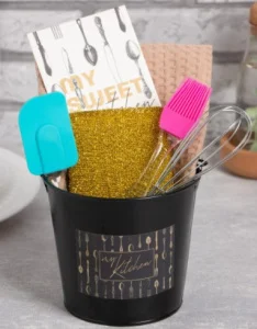 Набор подарочный "Kitchen" ведро, полотенце 35х60, лопатка, кисть, венчик,губка 7084242 *1