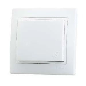 Розетка 1-м СП Mira с заземл., с крышкой, белая 701-0202-123 Lezard