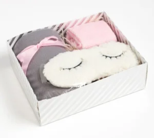 Подарочный набор LoveLife "Нежность" плед, маска, носки 7522340 *1