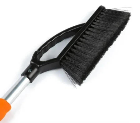 Щетка автомобильная для уборки снега со скребком 75см РемоКолор 60-6-053