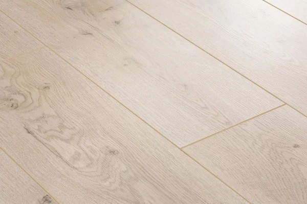 Ламинат Kastamonu BLUE FP700.2 4V фаска Дуб Харольд 33кл 1380х193х8мм 2,153м2 (8шт)