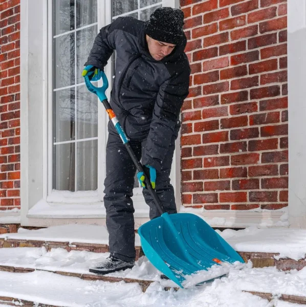 Лопата снегоуборочная Palisad 61678 с черенком