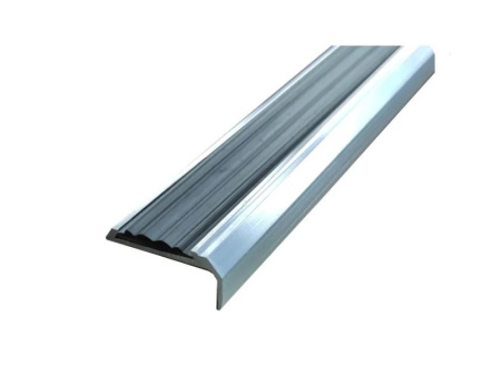 Порожек угол противоскользящий алюминиевый 40х14 мм, с ЧЕРНОЙ резиновой вставкой, длина 2,0 м.